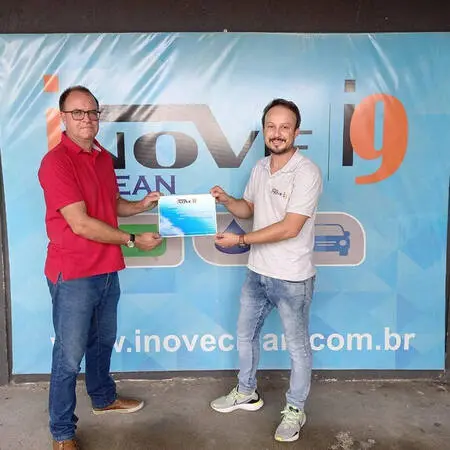 Entrega de certificado a aluno