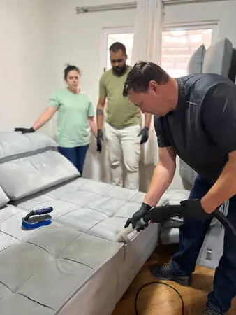 Turma acompanhando demonstração prática